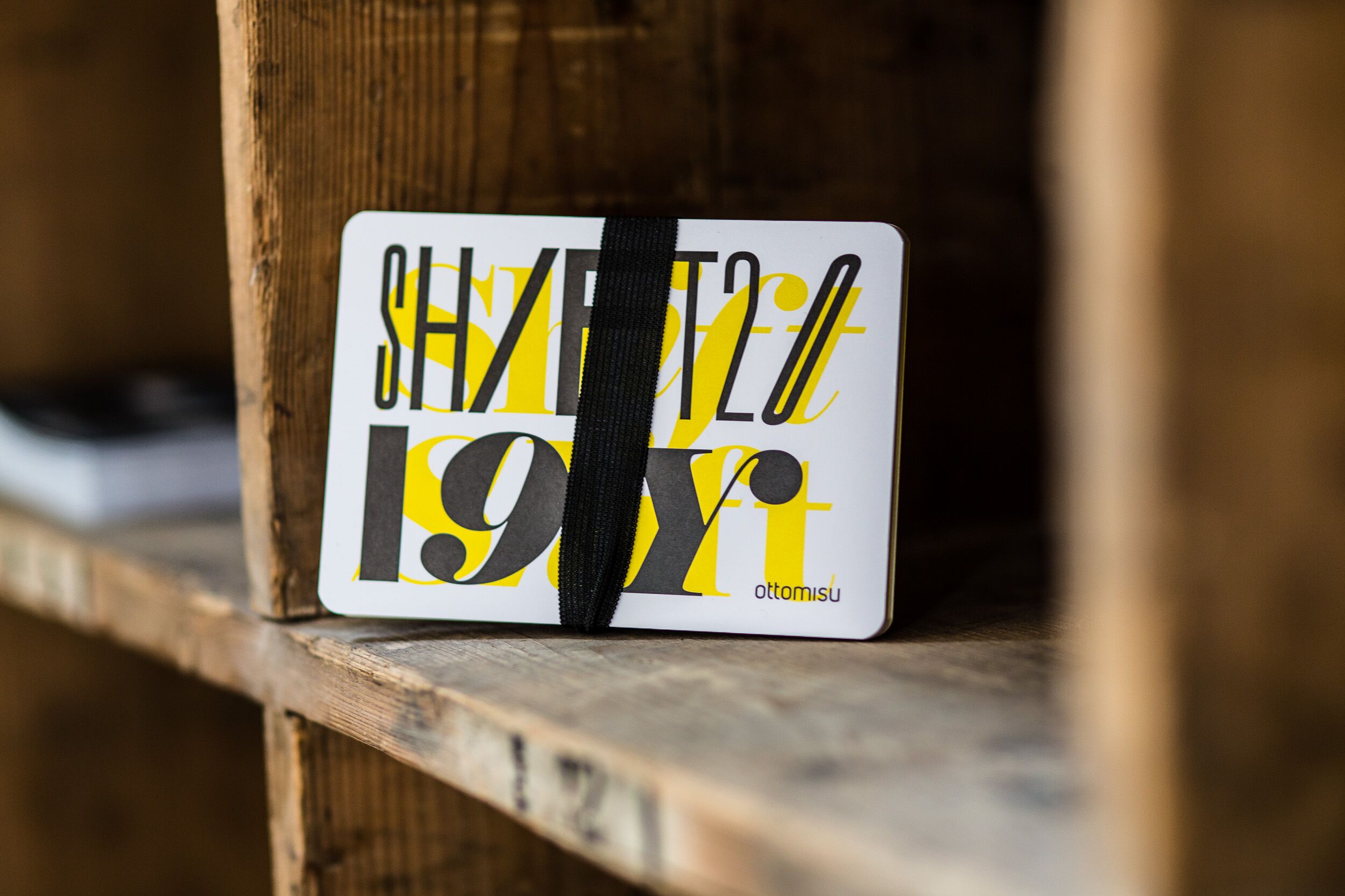 SHIFT 2019 Gesprächskarten mit einer schwarzen Schnur