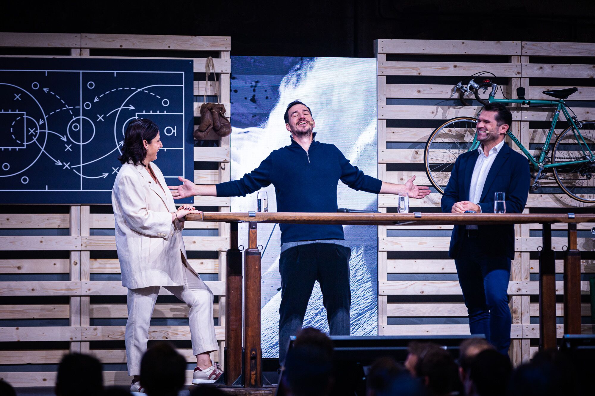 CONNECT 2023 Bühne und Speaker